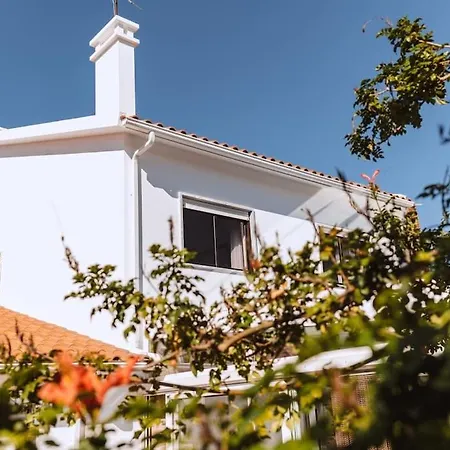 Casa Do Patio - 3 Bedrooms, Ponte Rol بيت للعطل *