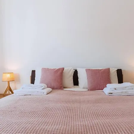 Casa Do Patio - 3 Bedrooms, Ponte Rol بيت للعطل توريس فيدراس