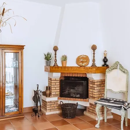 Semesterbostad Casa Do Patio - 3 Bedrooms, Ponte Rol *