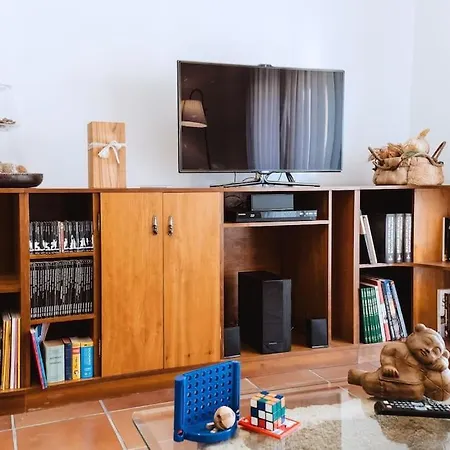 Casa Do Patio - 3 Bedrooms, Ponte Rol Semesterbostad