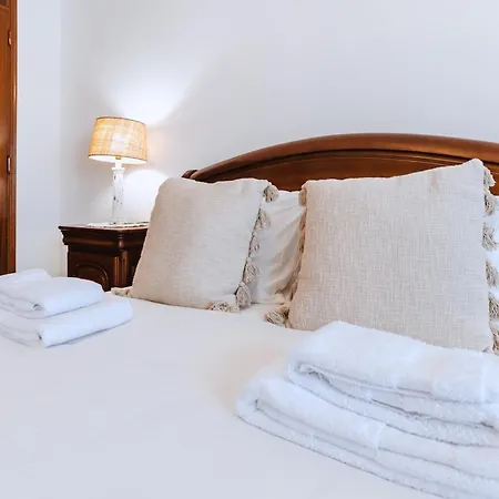 Casa Do Patio - 3 Bedrooms, Ponte Rol